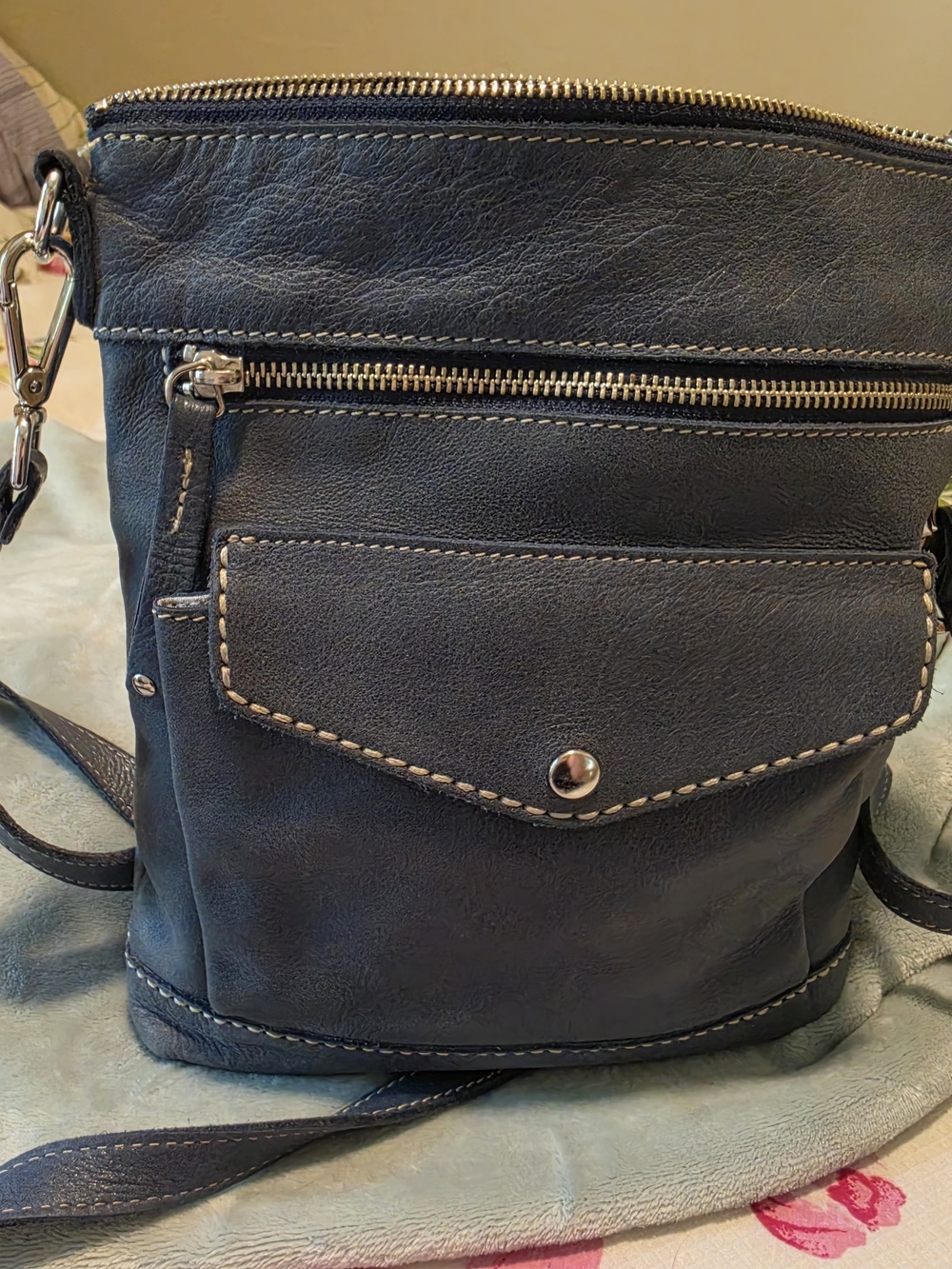 Roots Canada Leather Crossbody Bag in Navy with Front Pocket